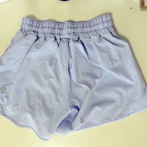 lululemon pastel blue 4 inch hotty hots, size 0